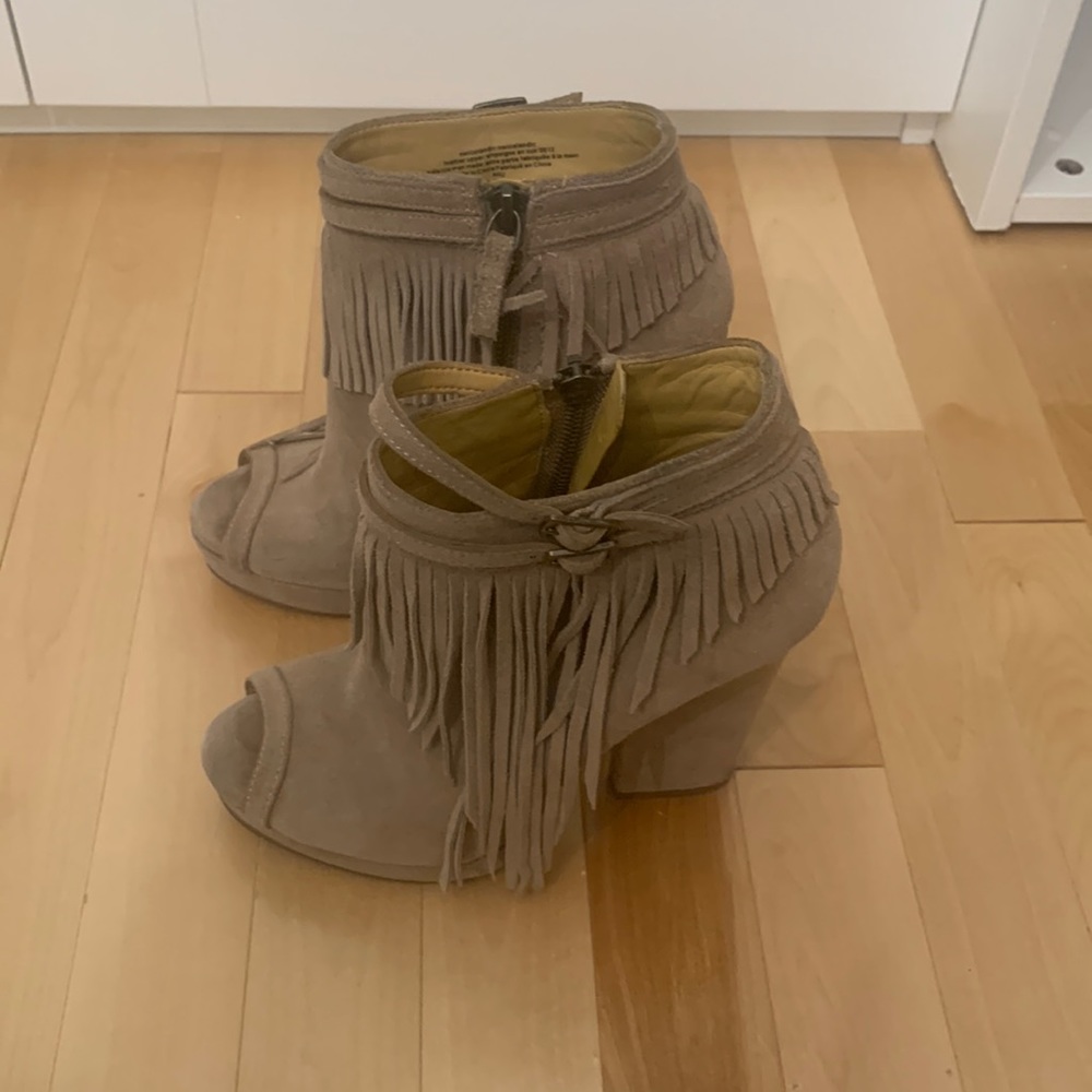 Nine West Neutral Heel with Fringe